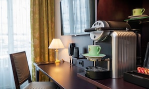 Minibar, in-room safe, desk, laptop workspace