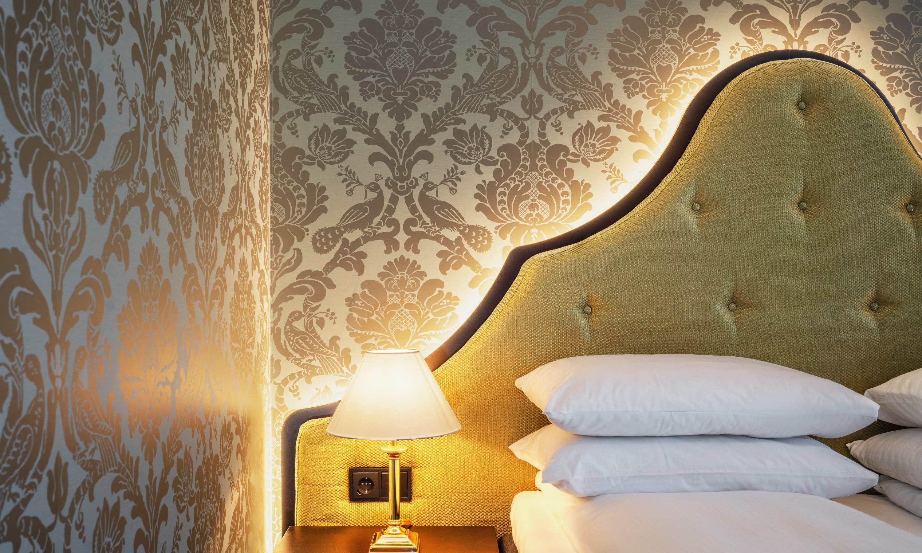 standard double room, non smoking | minibar, in-room safe, desk, laptop workspace