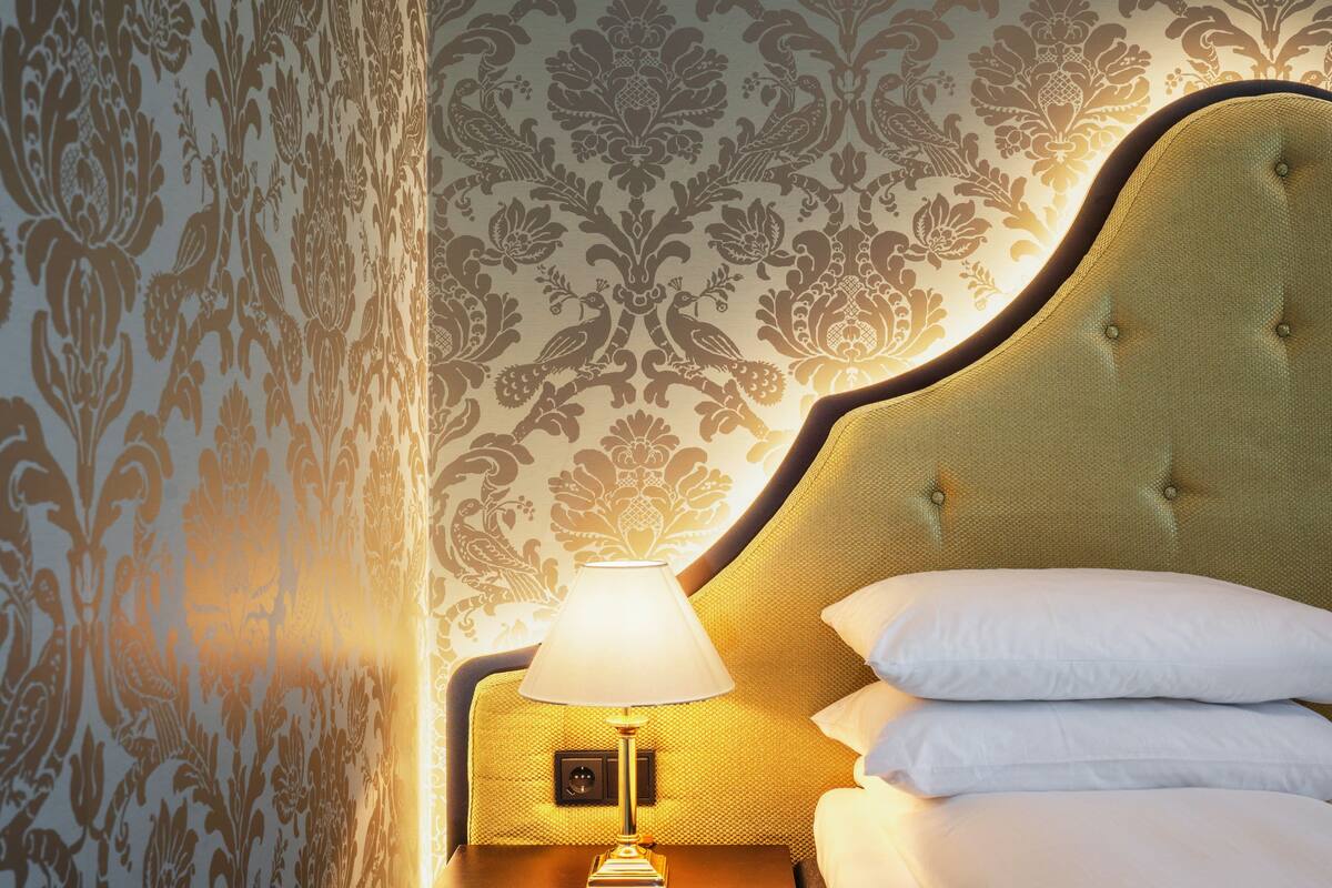 standard double room, non smoking | minibar, in-room safe, desk, laptop workspace