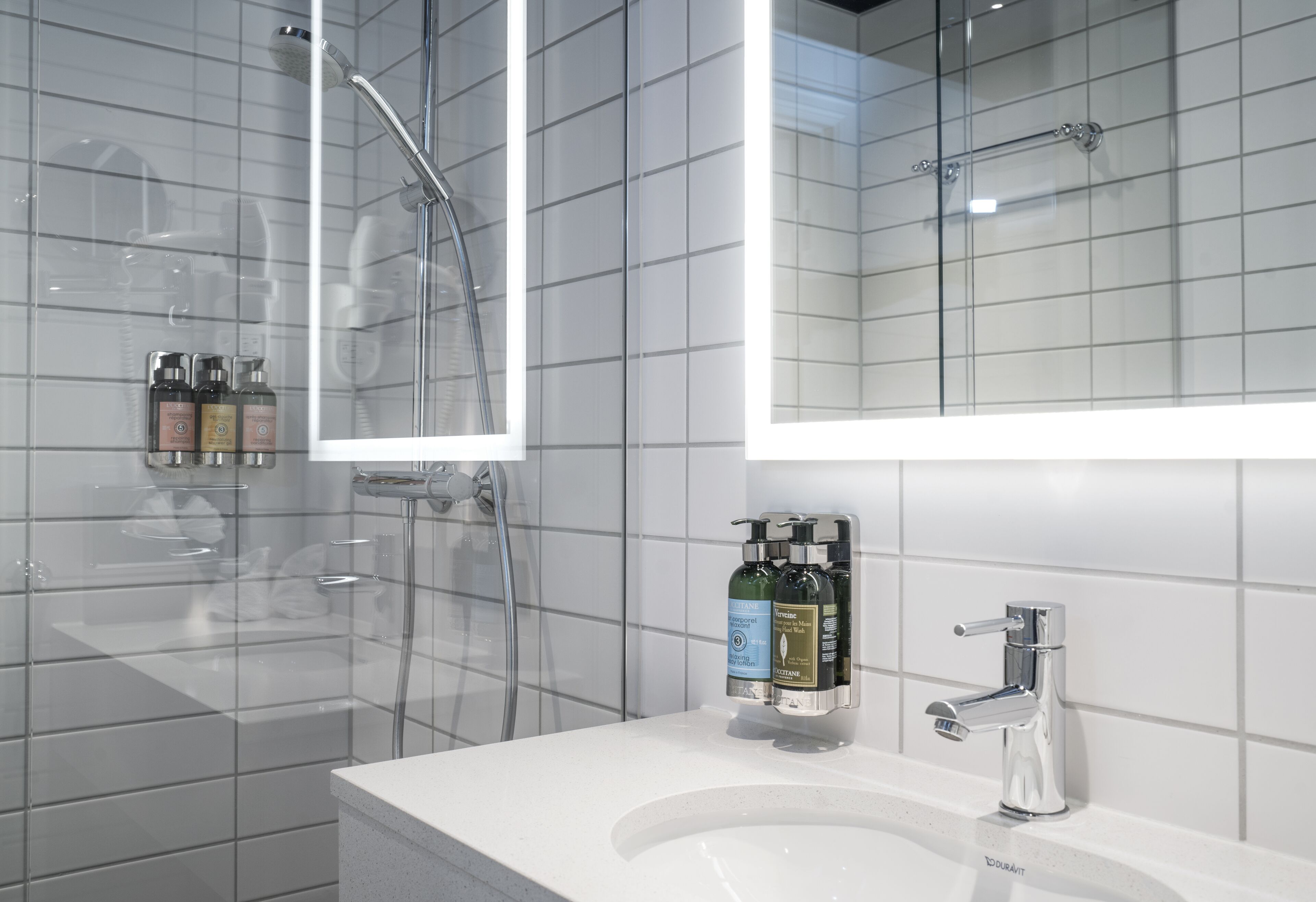 standard room, 1 double bed, non smoking, balcony | bathroom | shower, hydromassage showerhead, free toiletries, hair dryer