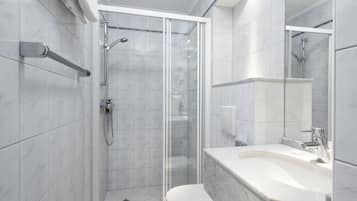 Ducha, cabezal de ducha con hidromasaje, artículos de tocador gratuitos