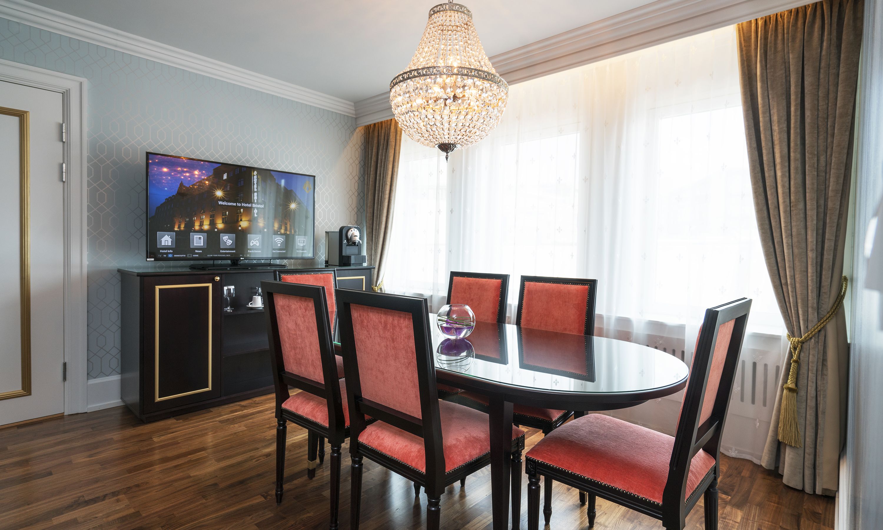 Minibar, in-room safe, desk, laptop workspace