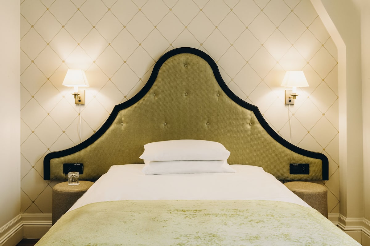 Standard Single Room, Non Smoking | Minibar, in-room safe, desk, laptop workspace