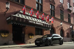 Front of property - Hotel Bristol (Oslo)