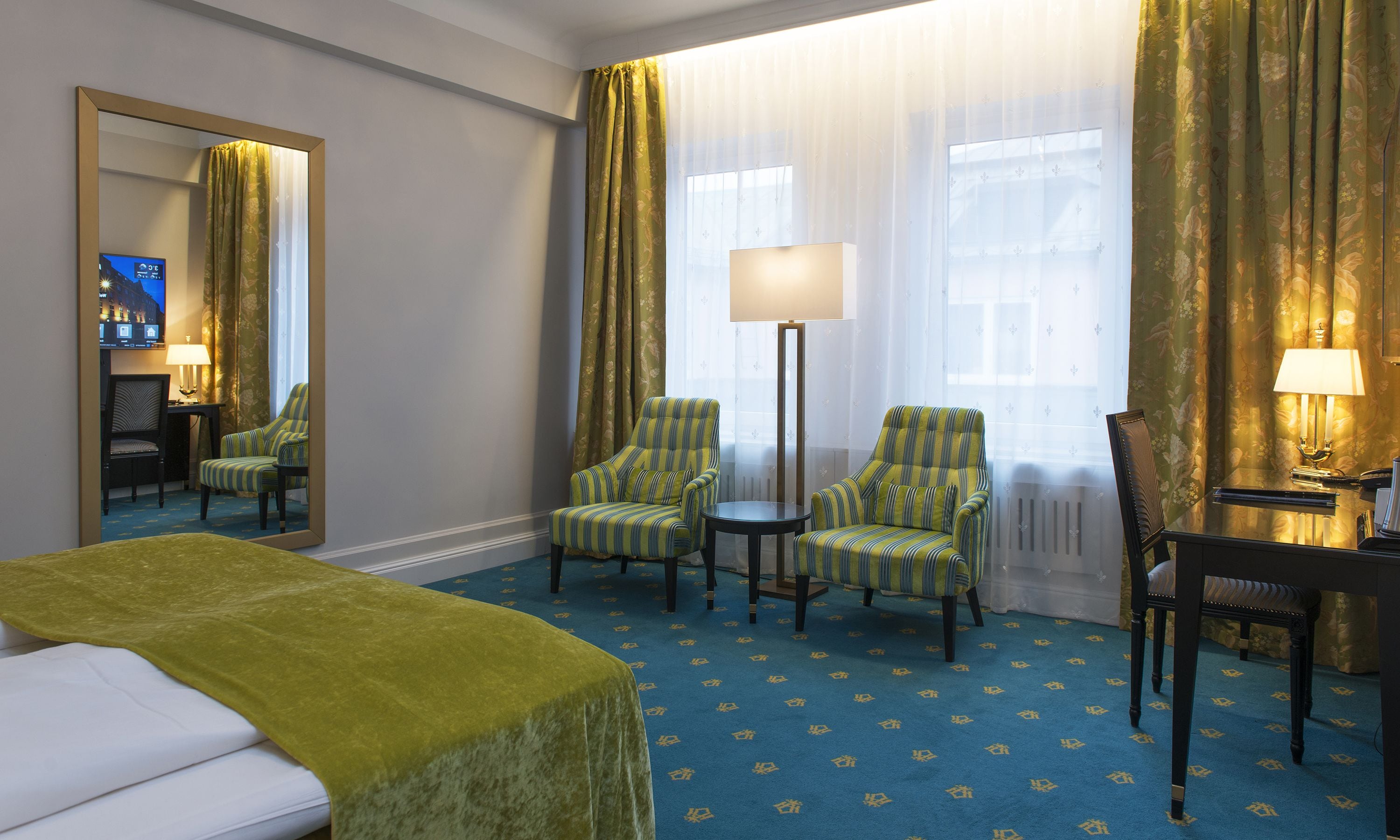 Minibar, in-room safe, desk, laptop workspace