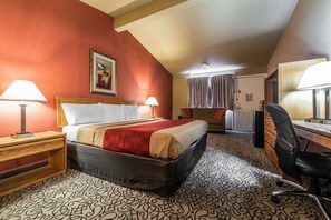 Standard Room, 1 King Bed, Non Smoking | Premium bedding, desk, soundproofing, iron/ironing board