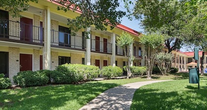 Red Roof Inn PLUS+ Dallas – Addison