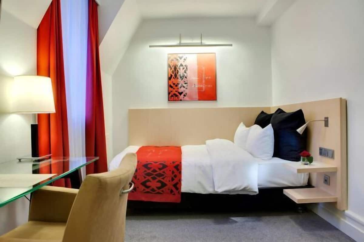 In-room safe, free WiFi, bed sheets