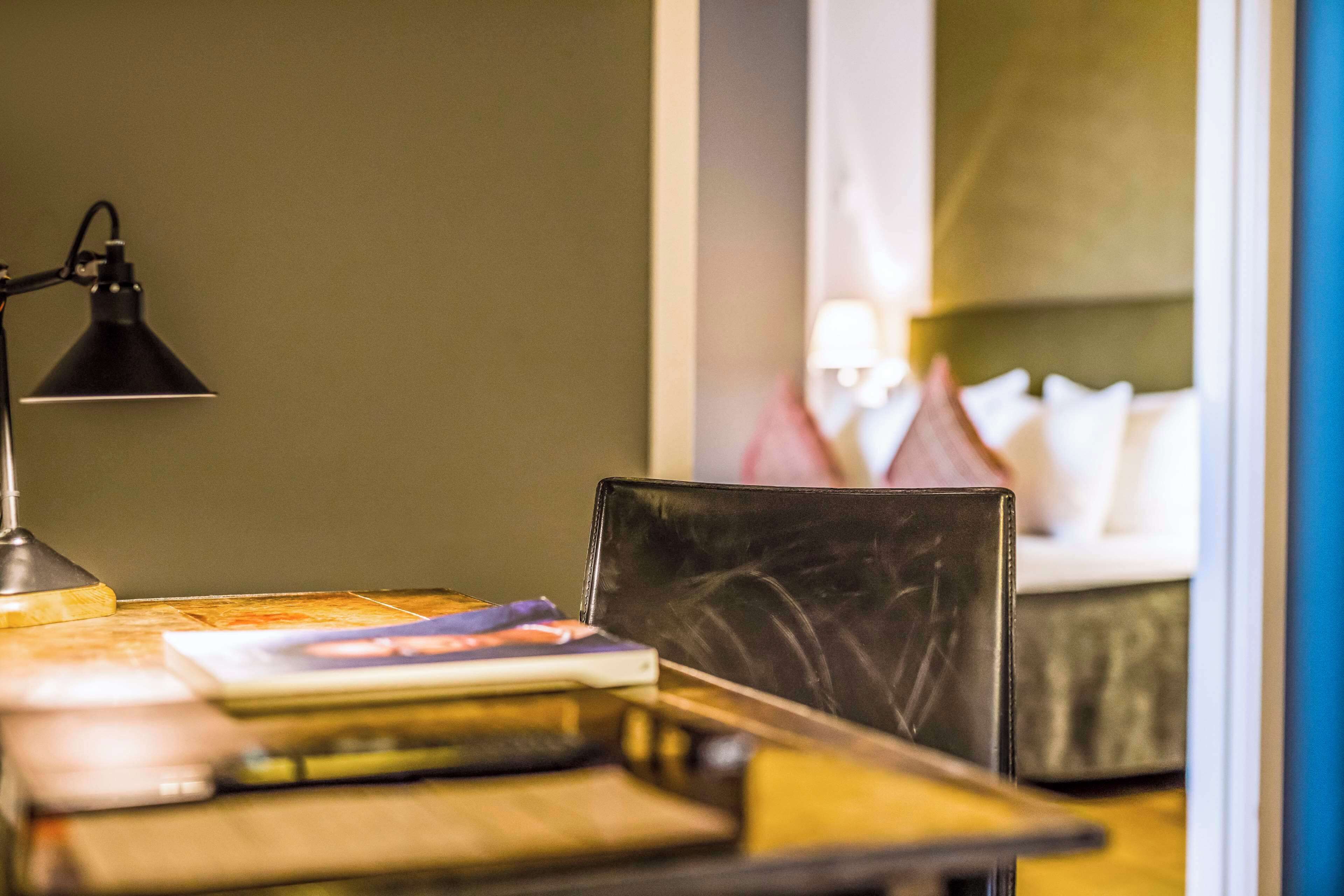 suite | in-room safe, free wifi, bed sheets