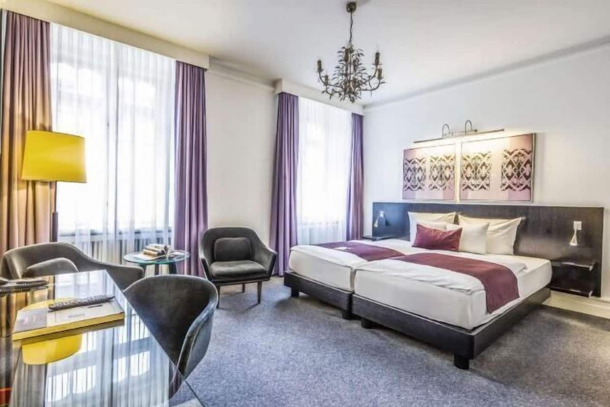 In-room safe, free WiFi, bed sheets