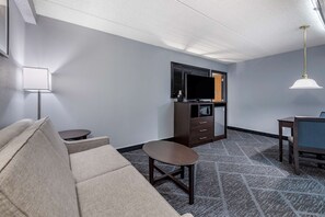 Suite, 1 King Bed, Non Smoking, Refrigerator & Microwave (Living Room;with Single Sofabed) | 1 bedroom, hypo-allergenic bedding, desk, laptop workspace