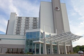 Exterior - DoubleTree by Hilton Virginia Beach (Virginia Beach)