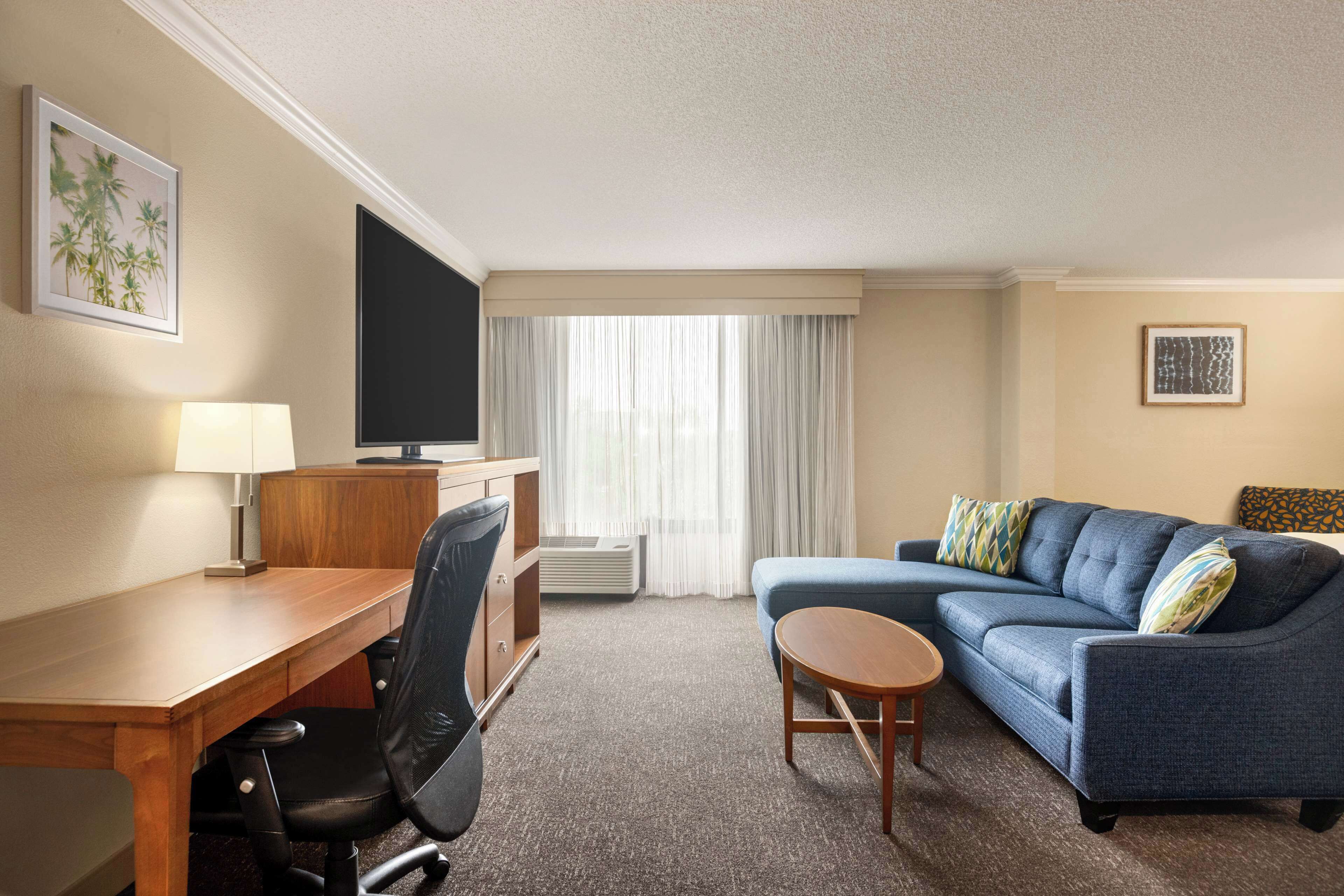 studio suite, 1 king bed | premium bedding, in-room safe, desk, laptop workspace