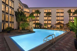 Außenpool, Liegestühle