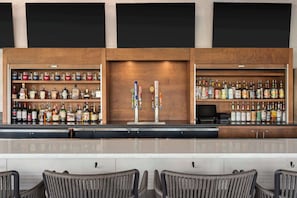 Bar (trong khuôn viên)