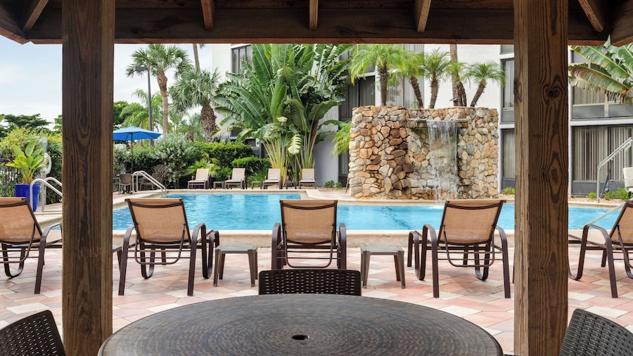 Doubletree by Hilton Fort Myers at Bell Tower Shops