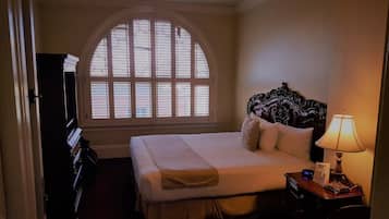 Standaard kamer, 1 kingsize bed | Luxe beddengoed, pillowtop-bedden, extra bedden, gratis wifi