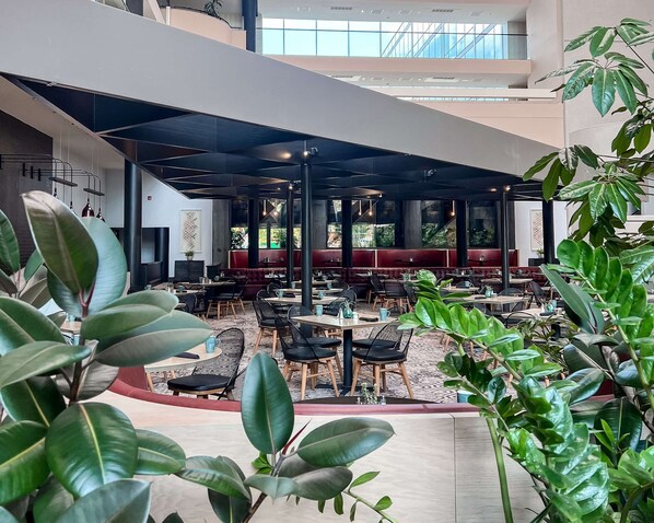 Breakfast, lunch, brunch served; American cuisine, garden views 
