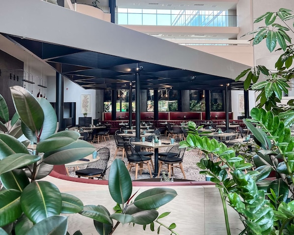 Breakfast, lunch, brunch served; American cuisine, garden views