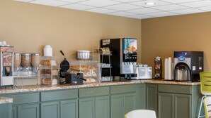 Breakfast area - Econo Lodge Inn & Suites Binghamton Area (Binghamton)