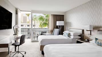 Camas con pillow-top, caja de seguridad en la habitación y escritorio