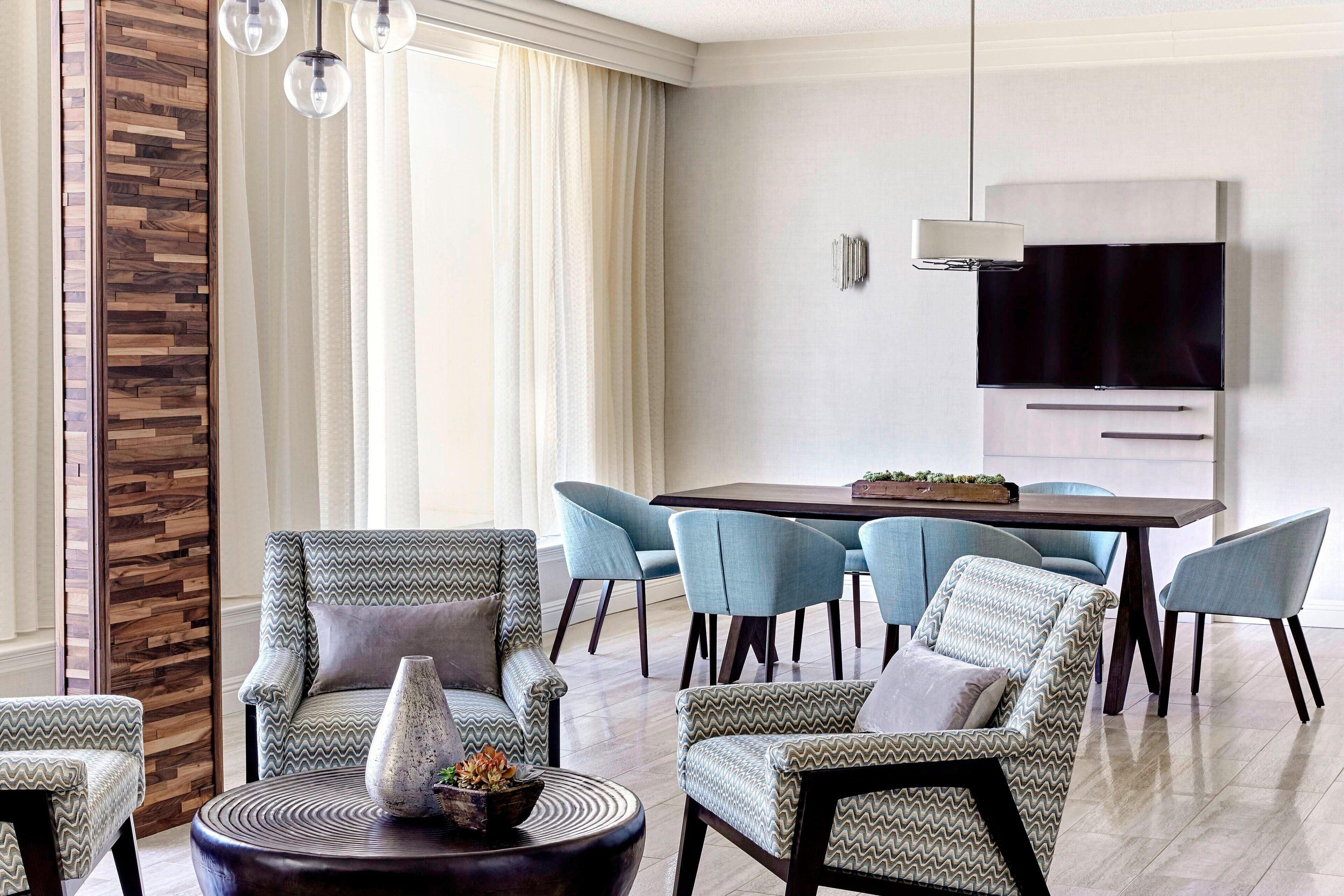 Luksussuite, 1 kingsize-seng med sovesofa | Senger med overmadrass, safe på rommet, skrivebord og blendingsgardiner