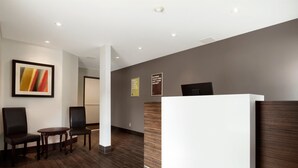 Unclassified image, 4 of 16, button - Studio 6 - Toronto (Toronto)