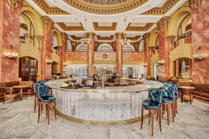 3 bars/lounges, cocktail bar, rooftop bar