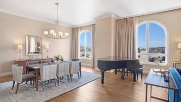 En 37-tommers LCD-TV med kabel-kanaler samt TV og filmkjøp