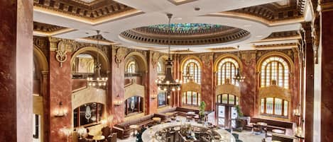 3 bars/lounges, cocktail bar, rooftop bar