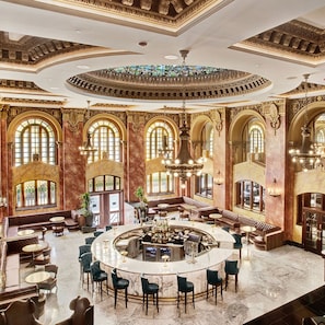 2 restaurants; breakfast, lunch, dinner and brunch served
