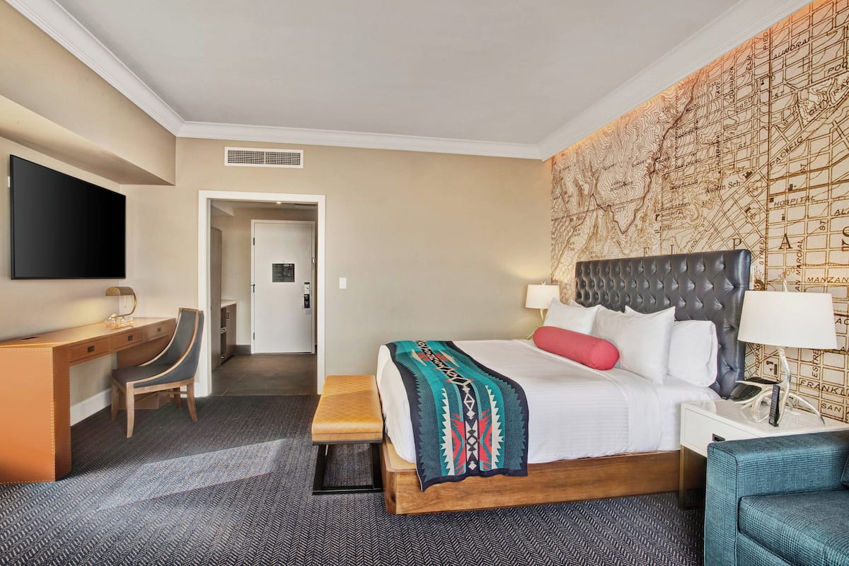 Hochwertige Bettwaren, Daunenbettdecken, Pillowtop-Betten, Zimmersafe