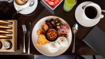 Daily English breakfast (GBP 25.00 per person)