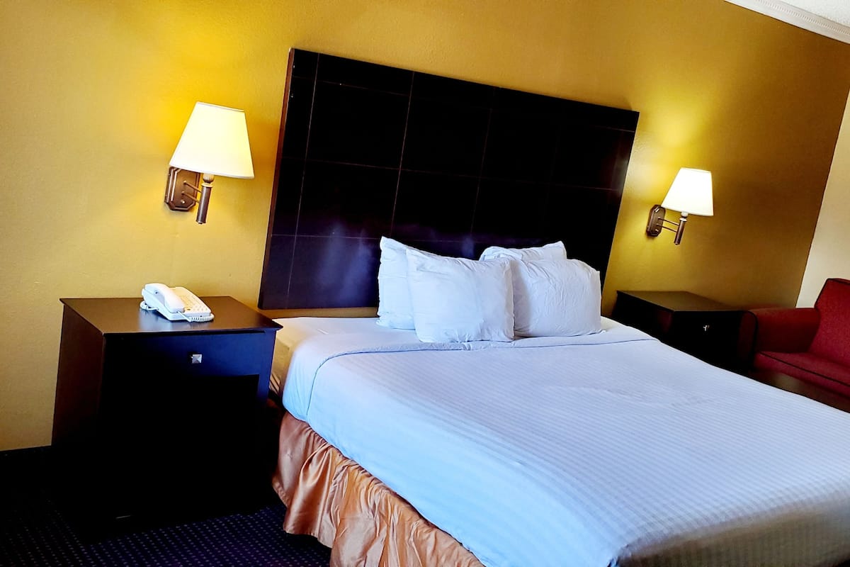 Desk, rollaway beds (surcharge), WiFi (free), alarm clocks