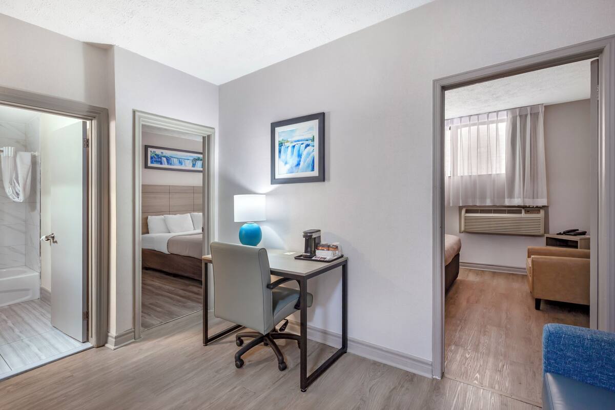 Suite, Multiple Beds, Non Smoking | Premium bedding, desk, iron/ironing board, cribs (free)