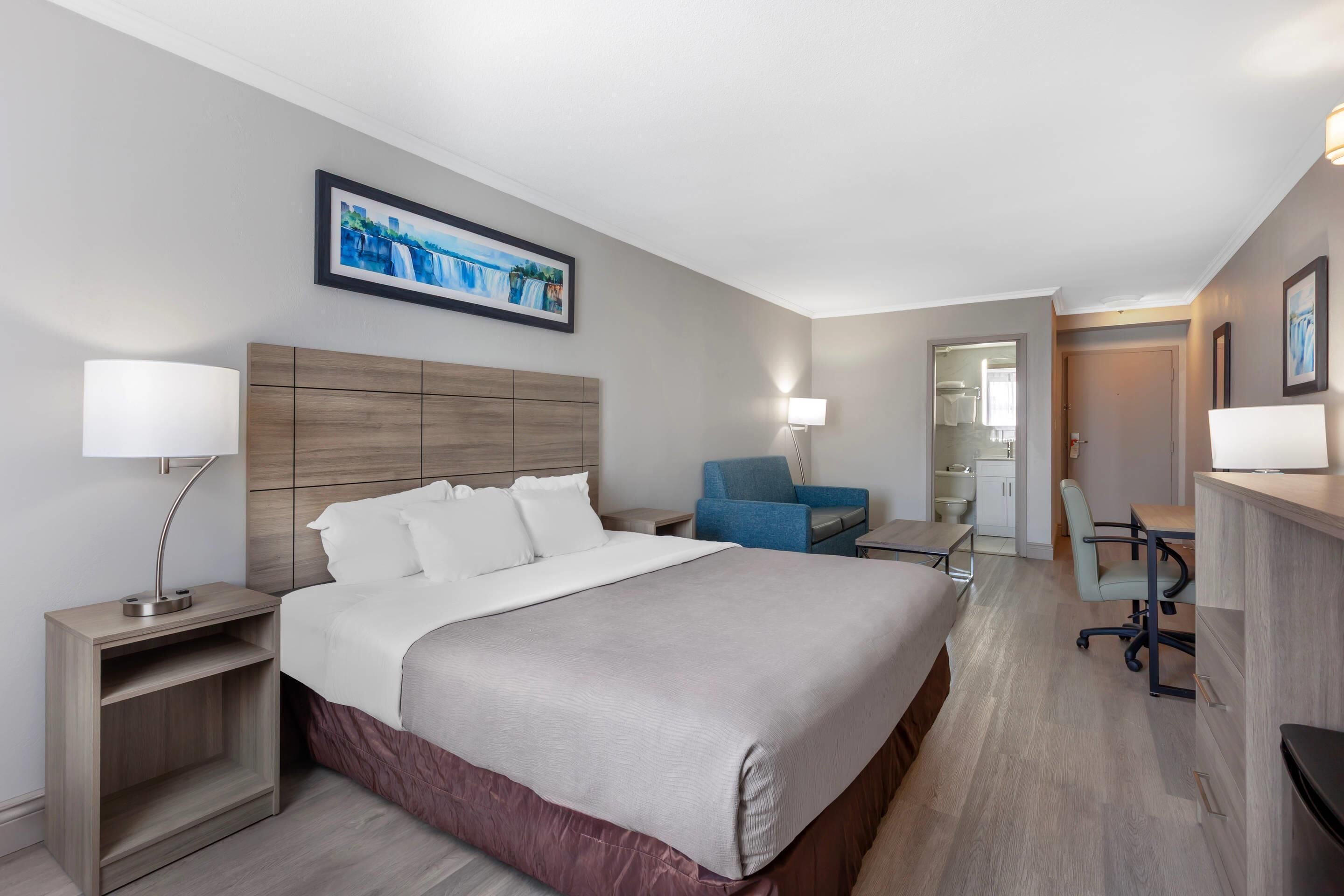 Suite, 1 cama de matrimonio grande con sofá cama, no fumadores | Ropa de cama de alta calidad, escritorio, tabla de planchar con plancha