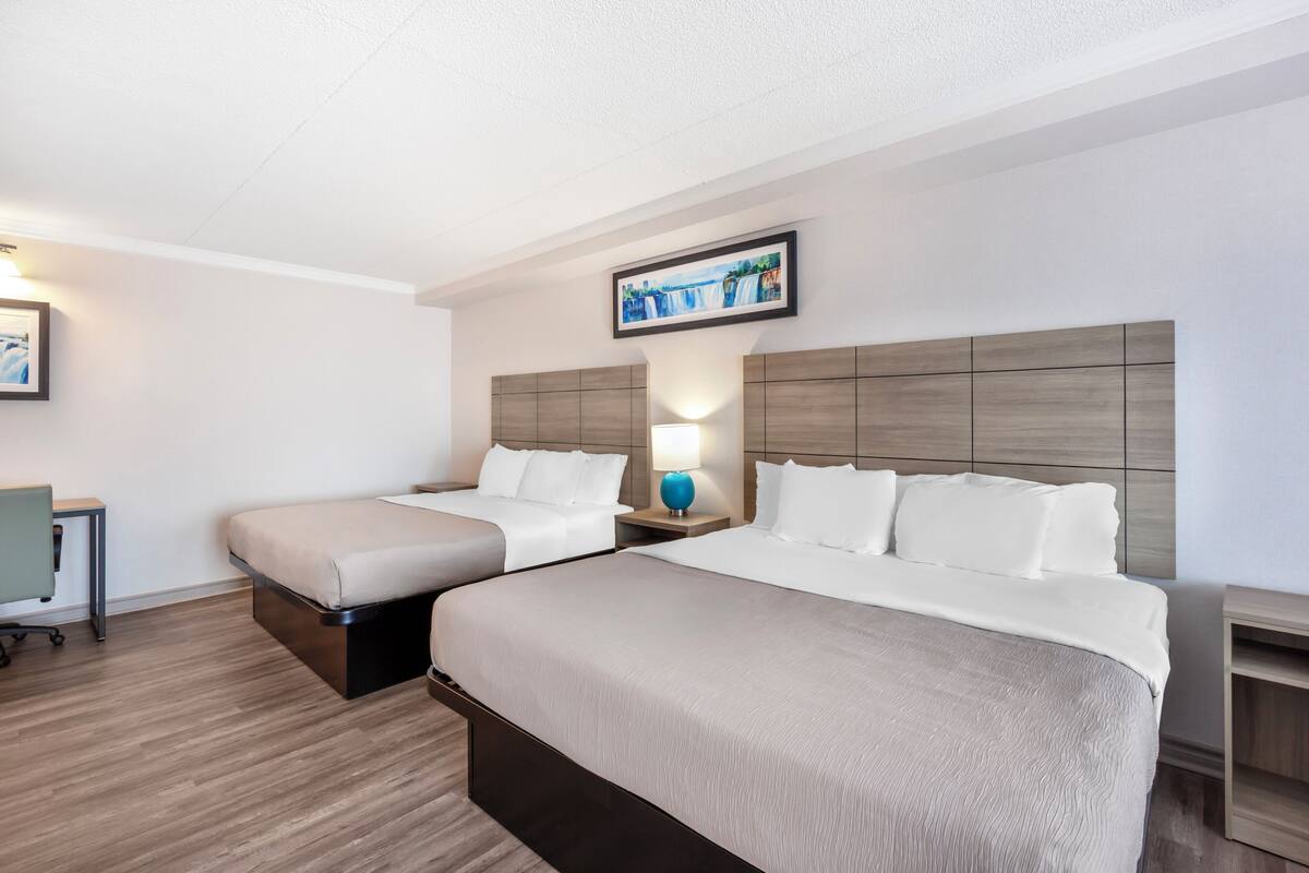 Suite, Multiple Beds, Non Smoking | Premium bedding, desk, iron/ironing board, cribs (free)