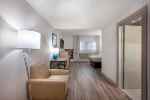 Superior Room, 1 Queen Bed with Sofa bed, Non Smoking (Upgrade) | Premium bedding, desk, iron/ironing board, free cots/infant beds - Quality Inn & Suites (Niagara Falls)