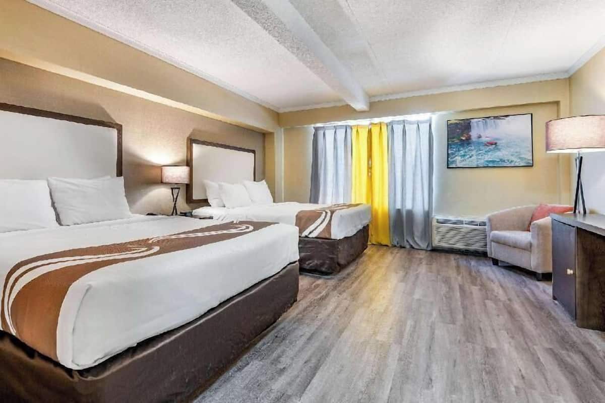 Roupas de cama premium, escrivaninha, ferros/tábuas de passar roupa