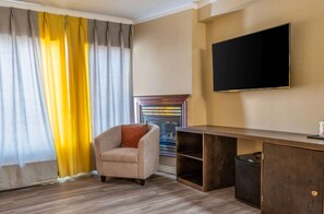 Suite, Multiple Beds, Non Smoking | Premium bedding, desk, iron/ironing board, free cribs/infant beds