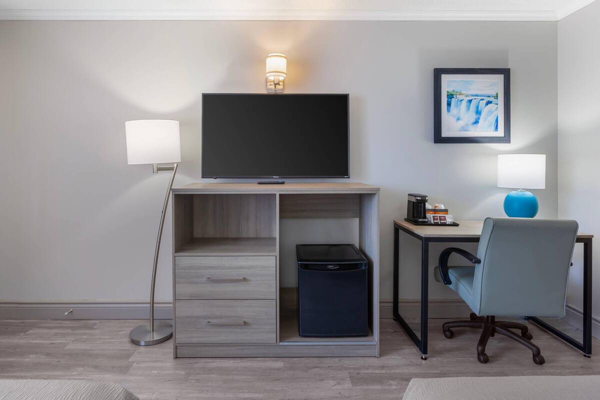 Exterior Room, 2 Queen Beds, Non Smoking | Premium bedding, desk, iron/ironing board, cribs (free)