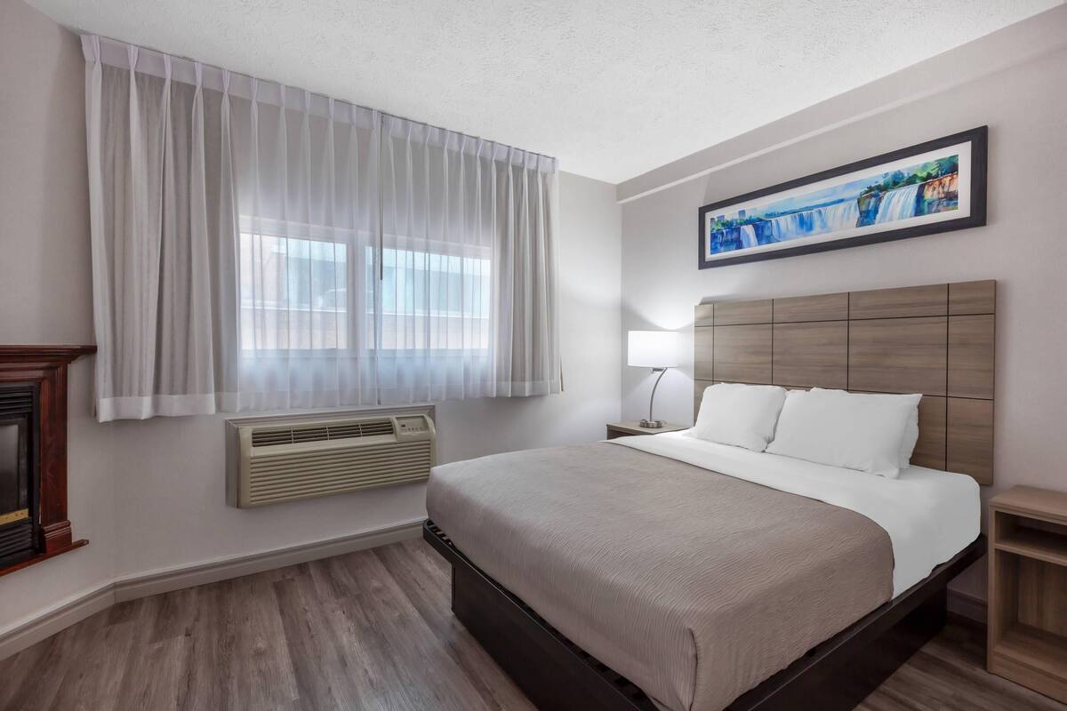 Superior Room, 1 Queen Bed with Sofa bed, Non Smoking (Upgrade) | Premium bedding, desk, iron/ironing board, cribs (free)