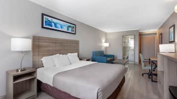 Suite, 1 King Bed with Sofa bed, Non Smoking