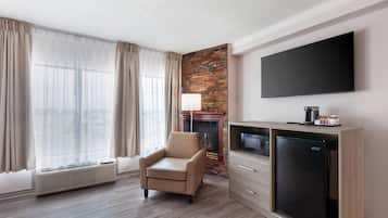 Suite, Multiple Beds, Non Smoking | Premium bedding, desk, iron/ironing board, free cribs/infant beds
