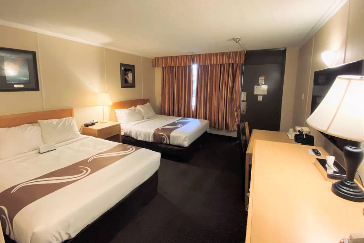 Roupas de cama premium, escrivaninha, ferros/tábuas de passar roupa