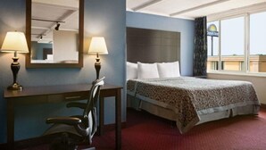 In-room safe, desk, laptop workspace, iron/ironing board - Days Inn by Wyndham Willoughby/Cleveland (Willoughby)