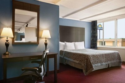 Days Inn by Wyndham Willoughby/Cleveland