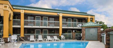 สระว่ายน้ำ