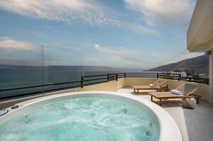 Executive Jacuzzi | Terraza o patio