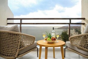 Deluxe Room, Sea View | Terrace/patio